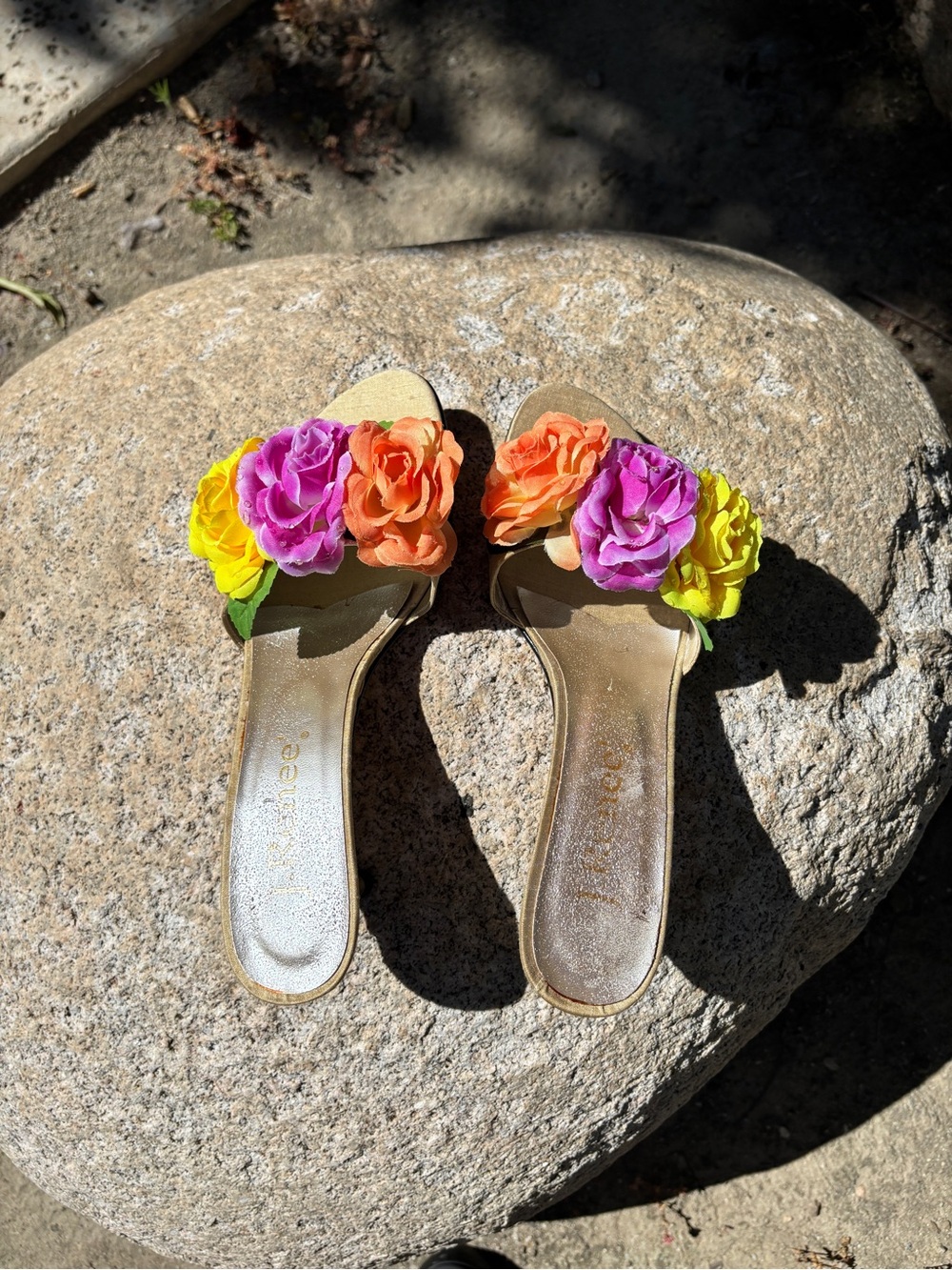 Women’s Size 8.5. J. Renee Gold Floral Slide Heels with Multicolor Flowers - Picture 6 of 11